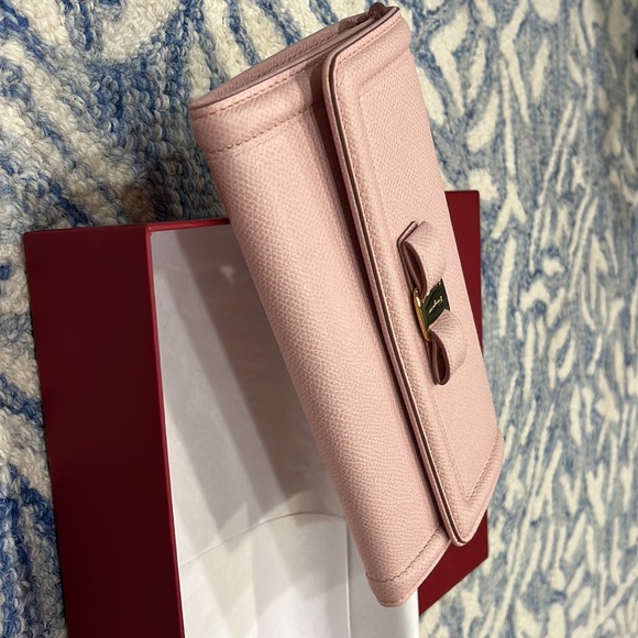 Beautiful blush pink authentic leather Ferragamo Women’s Vara Bow Wallet - Picture 2 of 5
